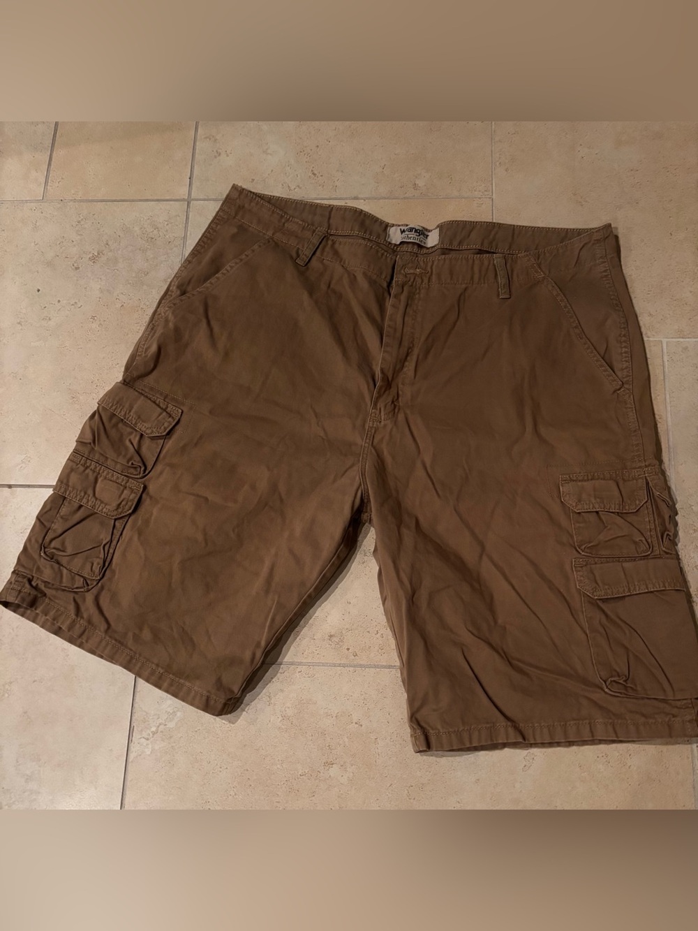 Wrangler Tan Cargo Shorts with Utility Pockets Men’s Size 40 Large